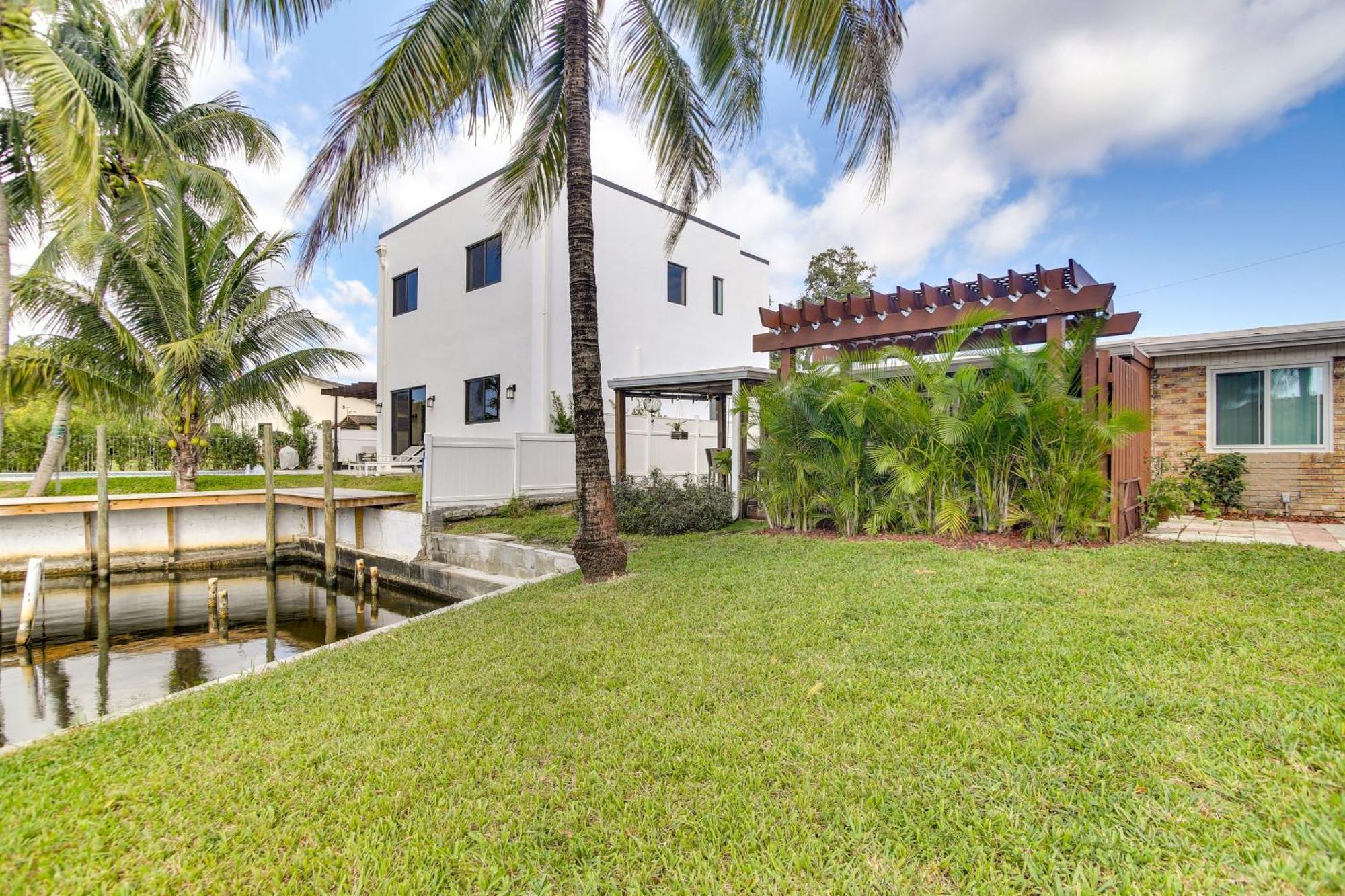 Canal Side Retreat With Dock, By Hollywood Boardwalk Форт-Лодердейл Экстерьер фото